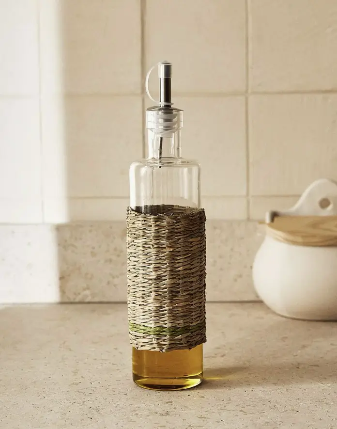 Glass rattan cruet